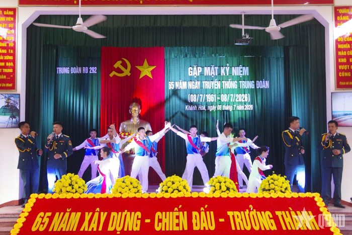 Chương trình văn nghệ chào mừng.