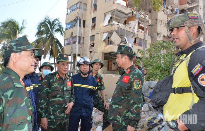  Trao đổi với lực lượng sở tại.