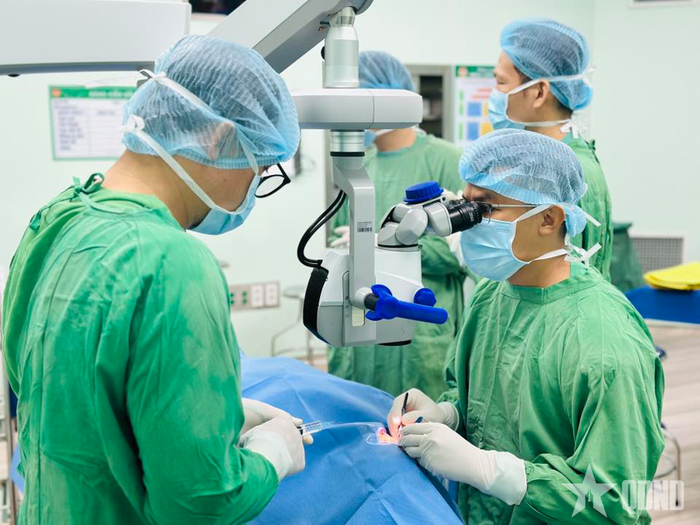  Phẫu thuật điều trị đục thủy tinh thể tại Bệnh viện Quân y 87. Ảnh: Hoàng Thùy 