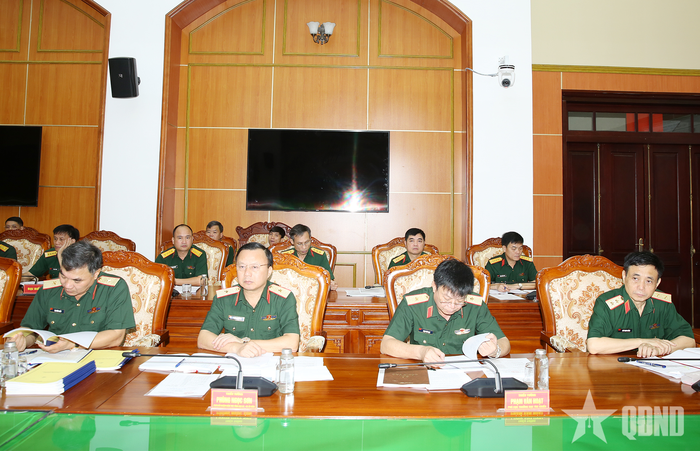  Các đại biểu dự phiên họp.