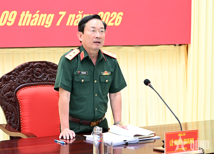 Trung tướng Lê Minh Quang, Bí thư Đảng ủy, Chính ủy Quân đoàn 34 chủ trì hội nghị.
