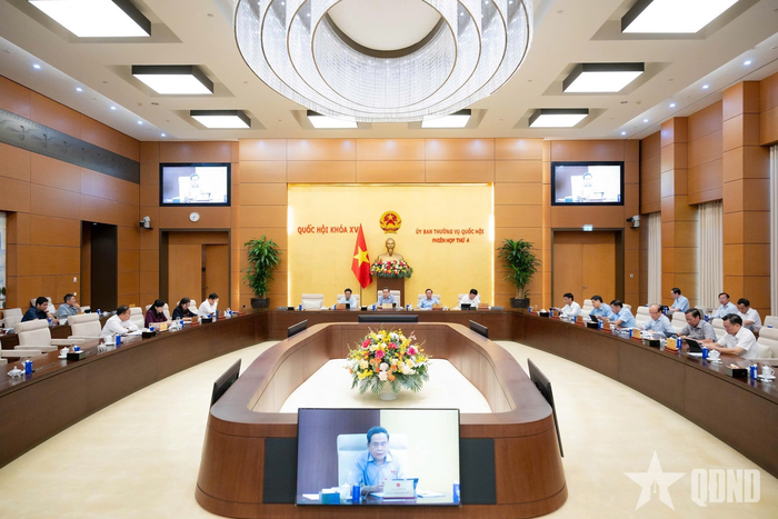 Quang cảnh phiên họp.