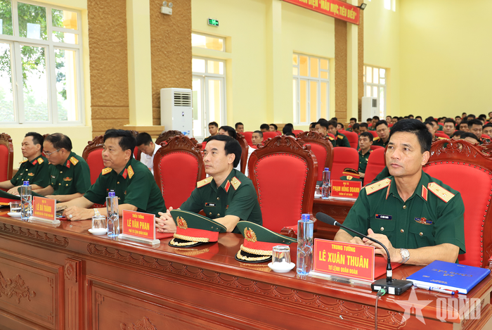 Các đại biểu tham dự hội nghị triển khai công tác chấm thi tại Trung đoàn 101. 