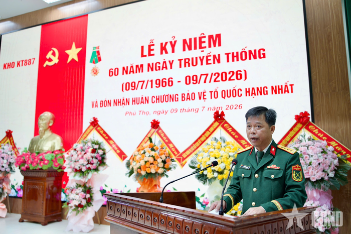Đại tá Chu Đức Thành, Chủ nhiệm Kho KT887 đọc diễn văn tại lễ kỷ niệm.