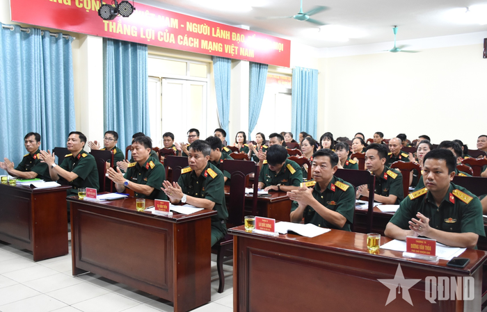 Các đại biểu dự tọa đàm.