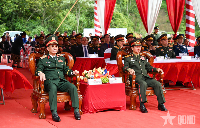  Đại tướng Phan Văn Giang và Đại tướng Khamliang Outhakaysone tại lễ khởi công. Ảnh: VIỆT TRUNG