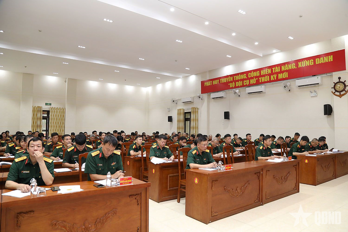 Các đại biểu dự tọa đàm.