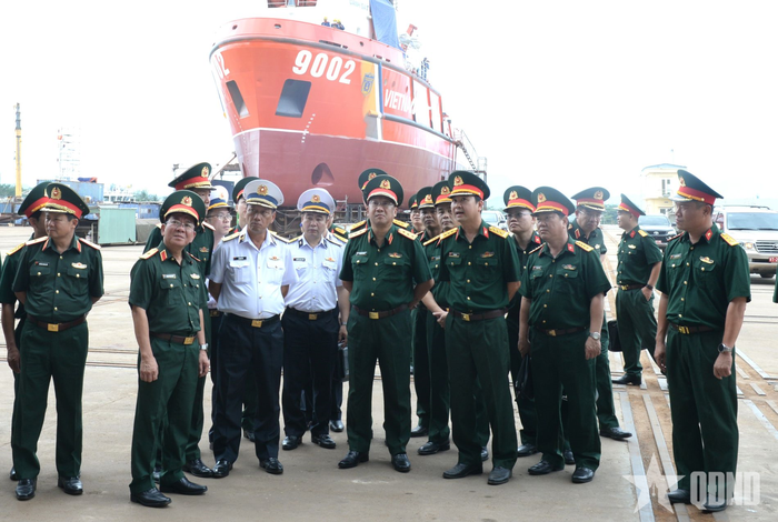  Thượng tướng Phạm Hoài Nam và đoàn công tác kiểm tra thực tế tại Tổng công ty Sông Thu. 