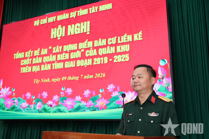 Đại tá Bùi Đăng Ninh chủ trì hội nghị.
