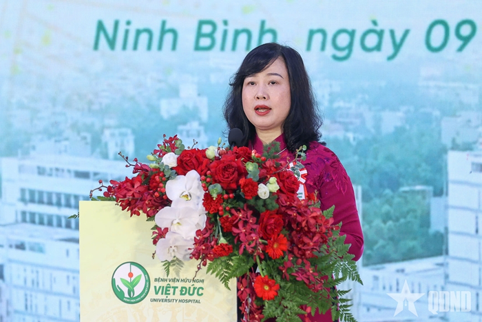 Bộ trưởng Bộ Y tế Đào Hồng Lan phát biểu đáp từ. Ảnh: NHẬT BẮC 
