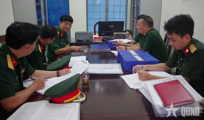 Kiểm tra hệ thống văn kiện, hồ sơ, sổ sách chuyên môn kỹ thuật. 
