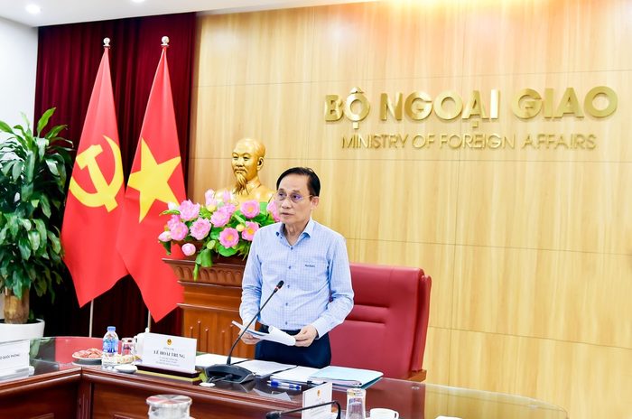 Bộ trưởng Bộ Ngoại giao Lê Hoài Trung chủ trì cuộc họp liên ngành về công tác rà soát, đôn đốc việc thực hiện các cam kết, thỏa thuận quốc tế. Ảnh: QUANG HÒA