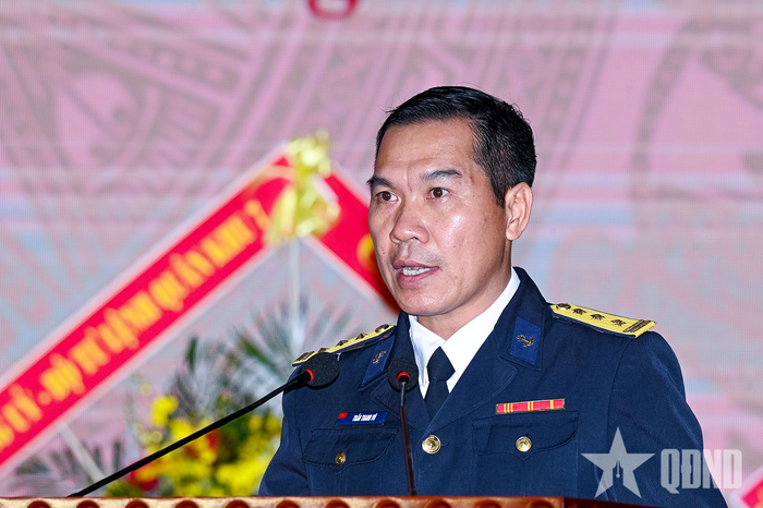 Thượng tá Trần Thanh Vũ, Chính ủy Lữ đoàn 171 trình bày diễn văn kỷ niệm. 