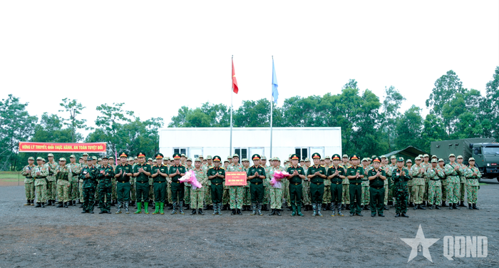 Thủ trưởng Binh chủng Công binh thăm hỏi, động viên Đội Công binh số 5.