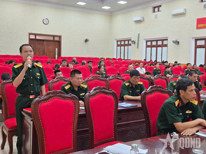 Đại biểu trao đổi ý kiến tại tọa đàm. 