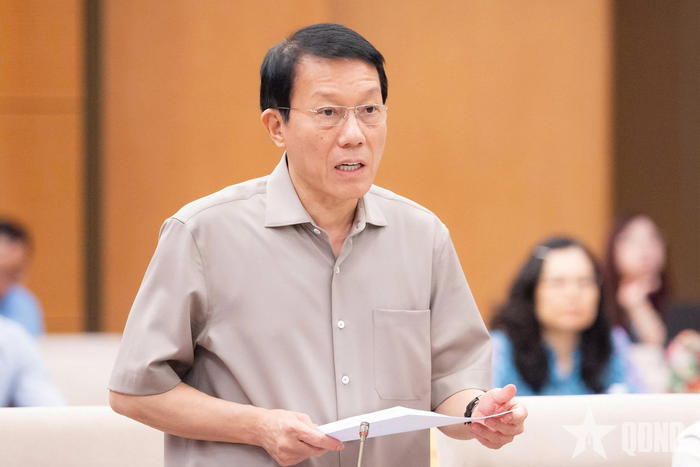 Đại tướng Lương Tam Quang, Ủy viên Bộ Chính trị, Bộ trưởng Bộ Công an báo cáo tại phiên họp. 