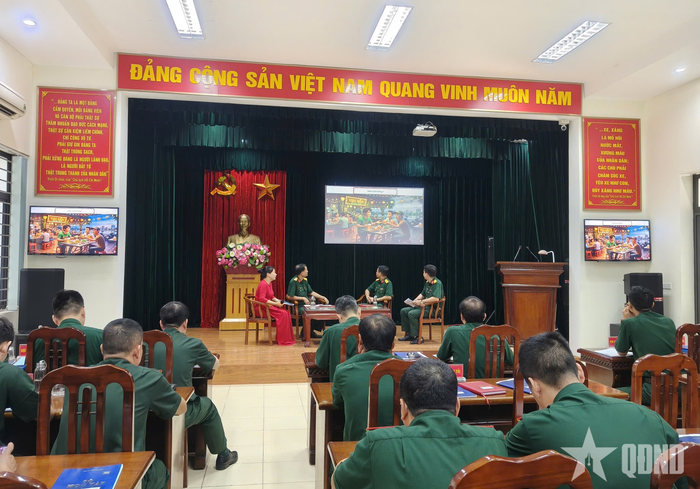  Quang cảnh tọa đàm.