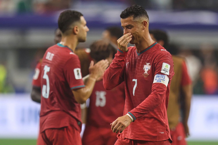 Ronaldo thất vọng sau trận đấu Bồ Đào Nha thua Tây Ban Nha tại vòng 1/8 World Cup 2026. Ảnh: AP