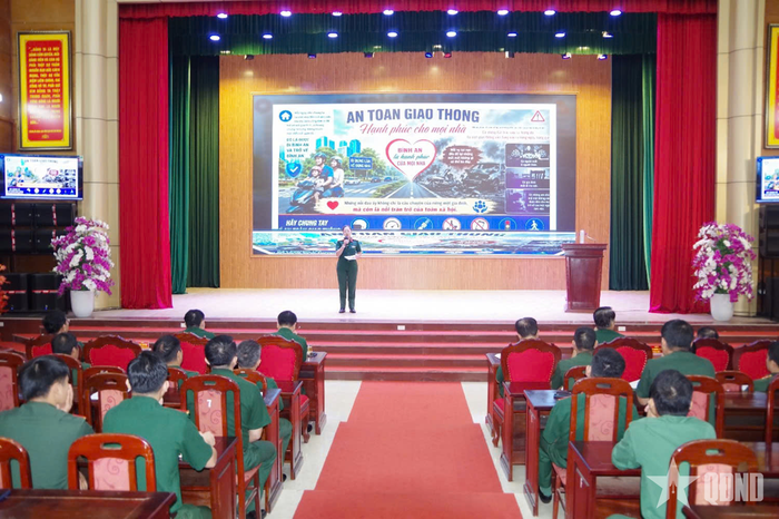 Thi hùng biện về an toàn giao thông của Hội Phụ nữ cơ sở. 