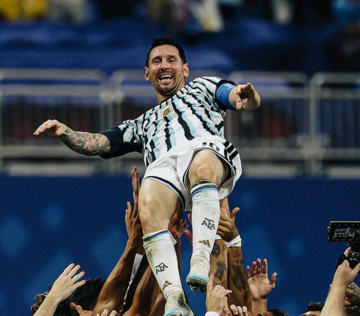 Messi và Argentia ngược dòng phi thường trong trận đấu bị tố có nhiều dấu hiệu bất thường.