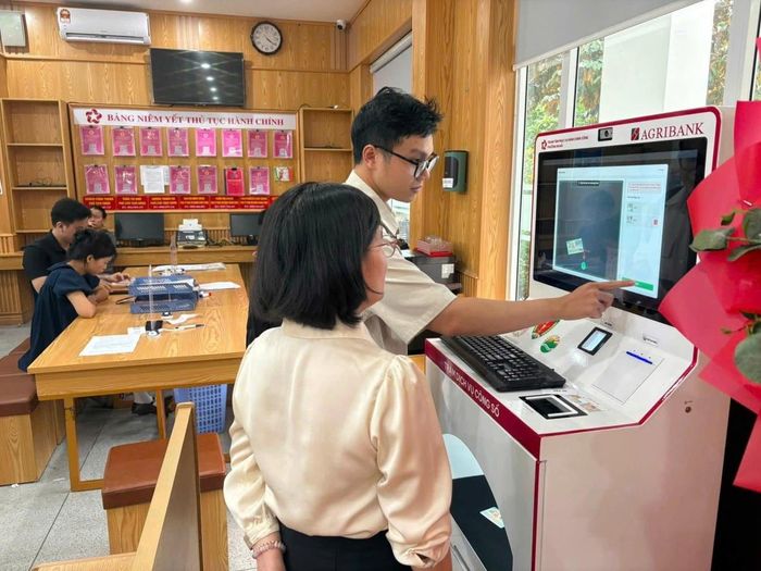 Người dân đã dễ dàng sử dụng nhiều tiện ích đồng thời thực hiện đánh giá mức độ hài lòng sau khi hoàn thành thủ tục hành chính.