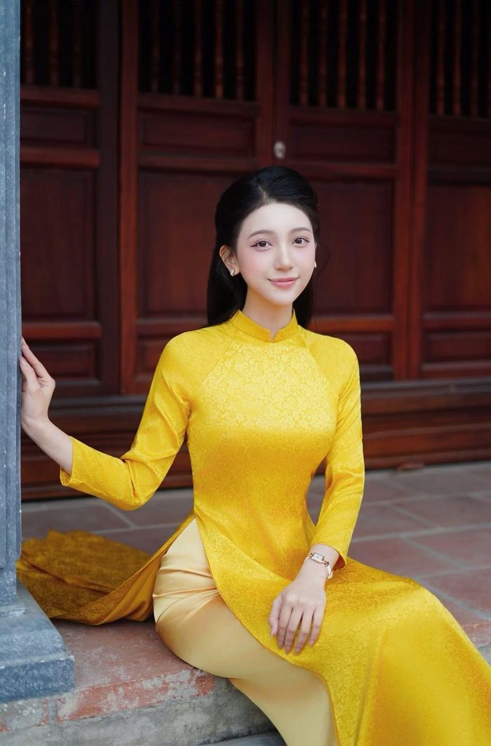 Để trực tiếp bổ trợ cho chuyên ngành Biên tập, Thùy Dung đã chủ động thử sức ở vai trò MC.