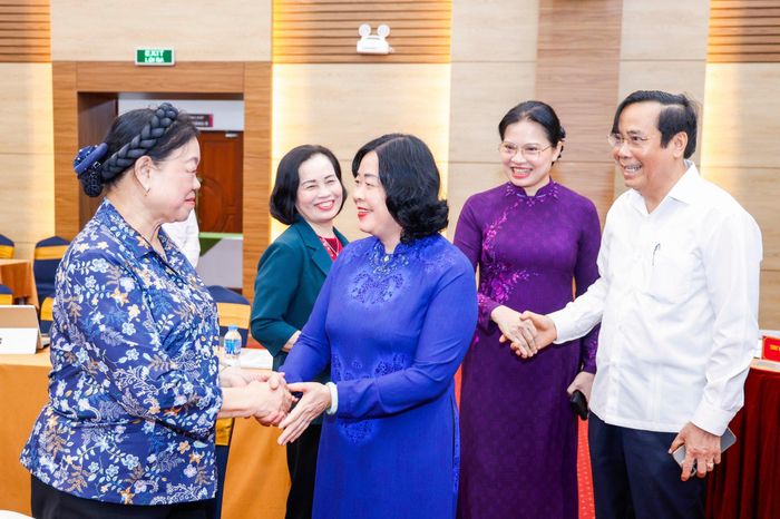 Chủ tịch Ủy ban Trung ương MTTQ Việt Nam Bùi Thị Minh Hoài và các đại biểu. Ảnh: QUANG VINH 