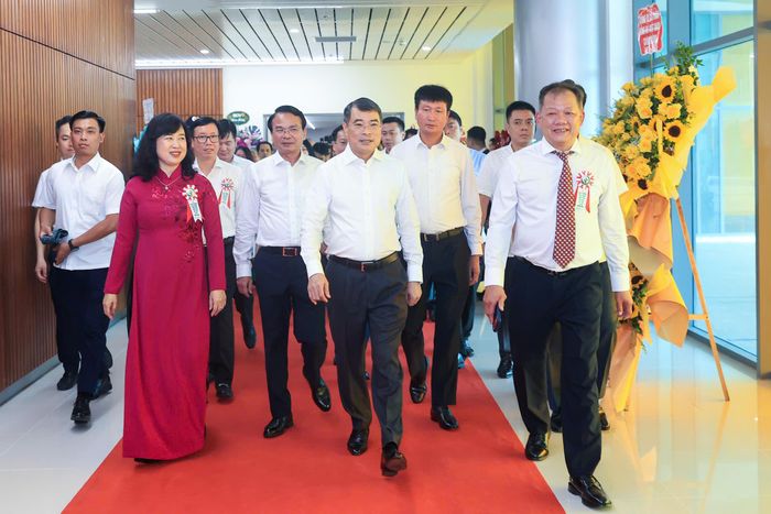  Thủ tướng Chính phủ Lê Minh Hưng và các đại biểu tới dự lễ khai trương hoạt động Bệnh viện Hữu nghị Việt Đức cơ sở Ninh Bình. Ảnh: VIẾT CHUNG 
