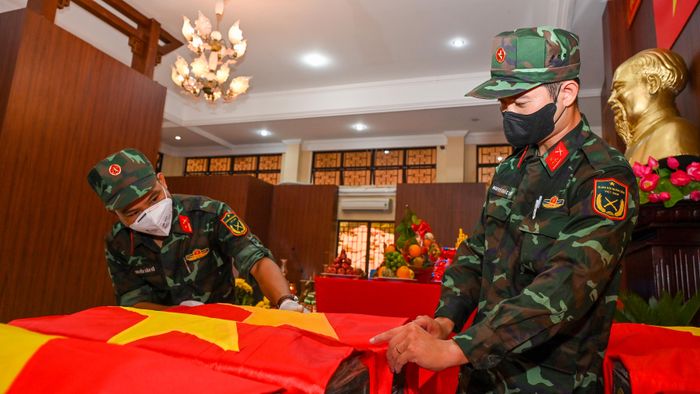 Hài cốt được cán bộ, chiến sĩ Bộ Tư lệnh TPHCM đưa về bảo quản trang trọng tại Nhà Tưởng niệm Anh hùng liệt sĩ Công viên Lê Thị Riêng