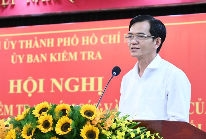  Chủ nhiệm UBKT Thành ủy TPHCM Dương Trọng Hiếu tiếp thu ý kiến chỉ đạo. Ảnh: VIỆT DŨNG 