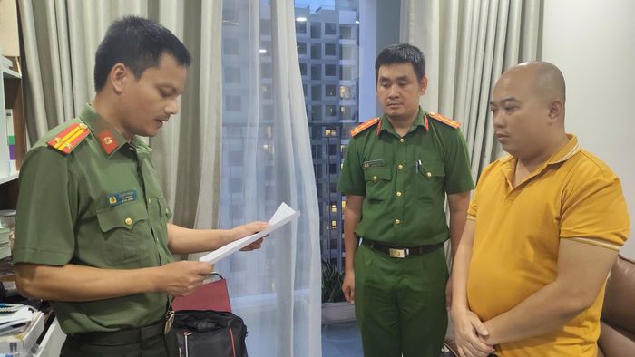  Cơ quan ANĐT thi hành lệnh khám xét nhà ở đối tượng Nguyễn Văn Được. Nguồn: Công an TP Đà Nẵng 