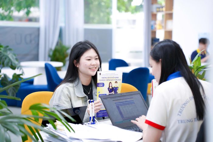  Thí sinh tham khảo học phí và các chính sách hỗ trợ tài chính tại GDU 