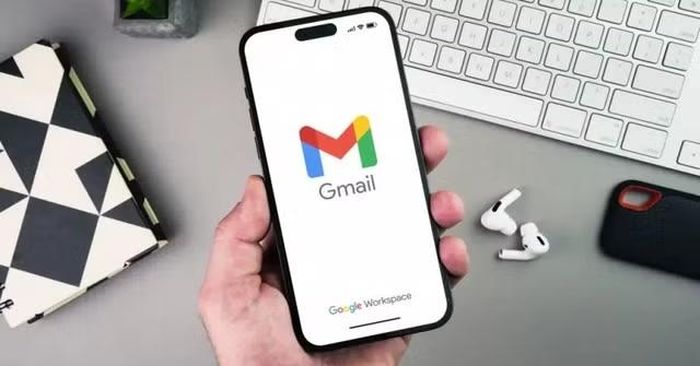 Không ít người từng đặt địa chỉ Gmail theo cảm hứng thời còn đi học, nhưng khi bước vào môi trường làm việc, những cái tên hài hước lại trở thành điểm trừ trong mắt nhà tuyển dụng hoặc đối tác, vì vậy thông tin Google thử nghiệm tính năng đổi địa chỉ email đang thu hút sự quan tâm lớn của cộng đồng người dùng trên toàn thế giới.