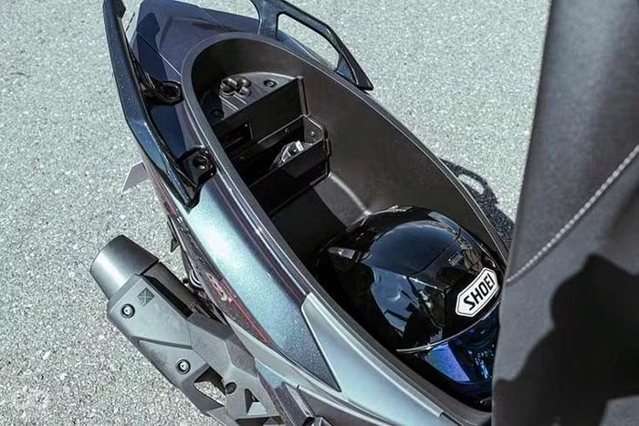 Bên cạnh thiết kế cửa nạp được tối ưu hóa để đảm bảo hiệu suất nạp khí tốt ở tốc độ cao, lưu lượng khí nạp đã được tăng 20%, và lưu lượng khí thải cũng tăng 18%, giảm sức cản khí thải và giúp động cơ hoạt động mượt mà hơn.