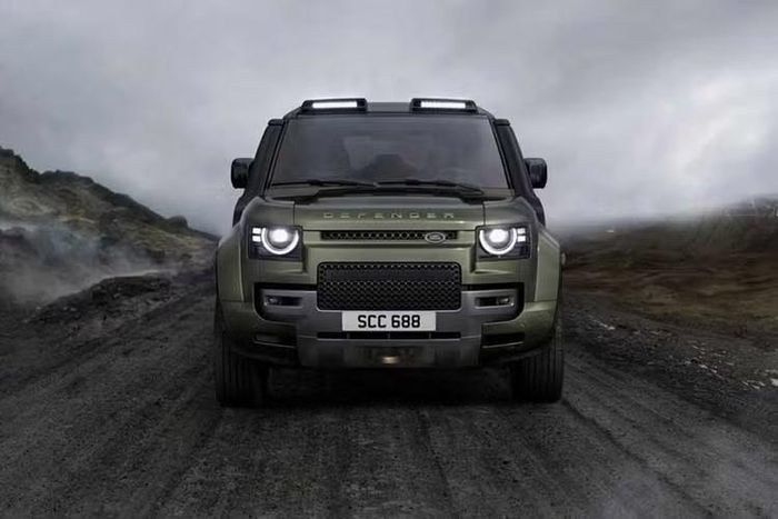 Land Rover không còn lựa chọn nào khác ngoài việc phải điều chỉnh công suất động cơ của Defender OCTA để tuân thủ các quy định khí thải nghiêm ngặt hơn. Tại châu Âu và một vài thị trường khác, động cơ do BMW sản xuất đang bị giảm công suất đáng kể.