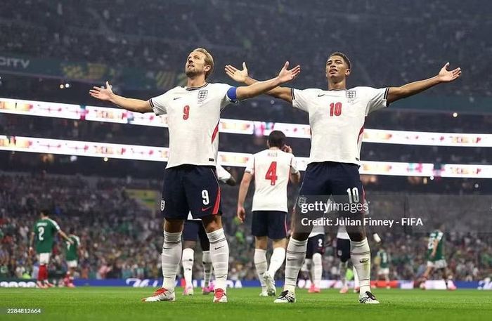 Tiền vệ Jude Bellingham: Bellingham biến trận Anh thắng Mexico 3-2 thành sân khấu của riêng mình với 2 bàn chỉ trong 98 giây. Màn trình diễn công thủ toàn diện giúp anh được FotMob chấm 9,2 điểm.