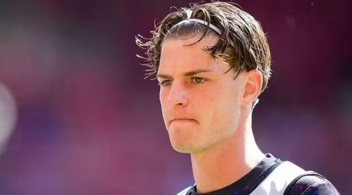 Mùa vừa qua, Scott thi đấu ấn tượng và được HLV Thomas Tuchel triệu tập lên tuyển Anh. Tuy nhiên, tiền vệ này không thể góp mặt trong danh sách cuối cùng.