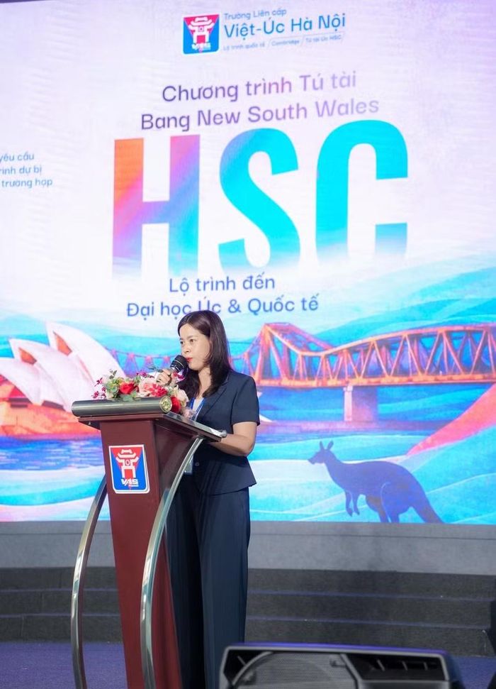 TS. Vũ Thùy Hương - Hiệu trưởng VAS Hanoi phát biểu trong Lễ công bố chương trình Tú tài HSC.