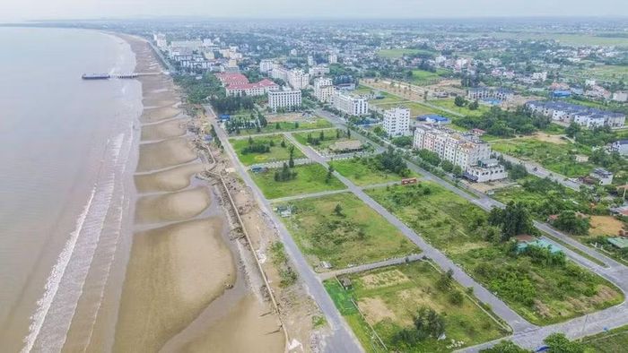 Chủ đầu tư dự án còn tự ý phân lô để chuyển nhượng cho nhiều cá nhân khác trái quy định.