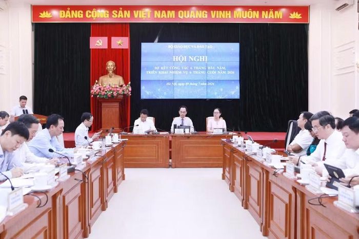Bộ trưởng Hoàng Minh Sơn, Thứ trưởng Lê Quân và Thứ trưởng Nguyễn Thị Quyên Thanh chủ trì Hội nghị sơ kết công tác 6 tháng đầu năm, triển khai nhiệm vụ 6 tháng cuối năm 2026 của Bộ GD&ĐT.