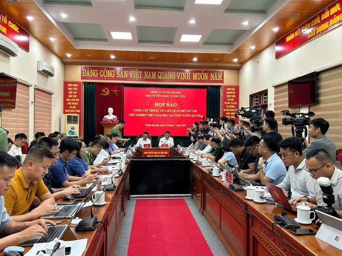 Quang cảnh buổi họp báo.