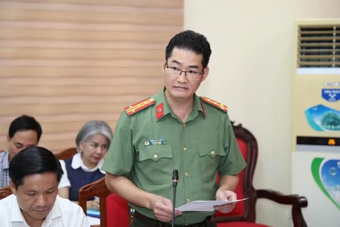 Đại tá Trần Anh Tuấn, Trưởng phòng Tham mưu Công an tỉnh Tuyên Quang thông tin tại họp báo.
