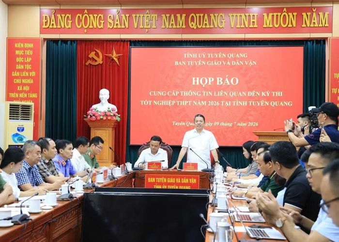 Tỉnh Tuyên Quang họp báo thông tin vụ điểm Toán cao bất thường.