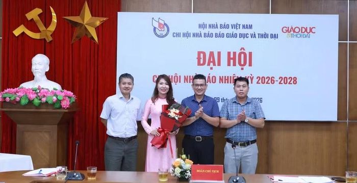 Ban Thư ký Chi hội Nhà báo Báo Giáo dục và Thời đại nhiệm kỳ 2026 - 2028 ra mắt Đại hội.