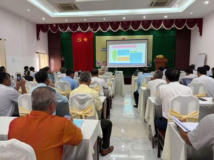 Các đại biểu chia sẻ tại Hội nghị tập huấn.