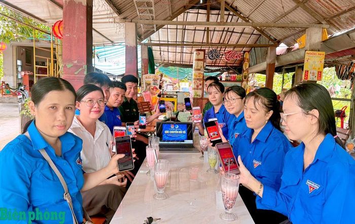 “Góc chuyển đổi số”, góp phần nâng cao kỹ năng số và lan tỏa thông tin chính thống đến đoàn viên, thanh niên khu vực biên giới. Ảnh: Hồng Nam