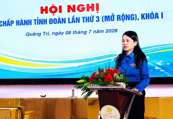 Bí thư Tỉnh Đoàn Quảng Trị Trần Thị Thu phát biểu tại hội nghị.