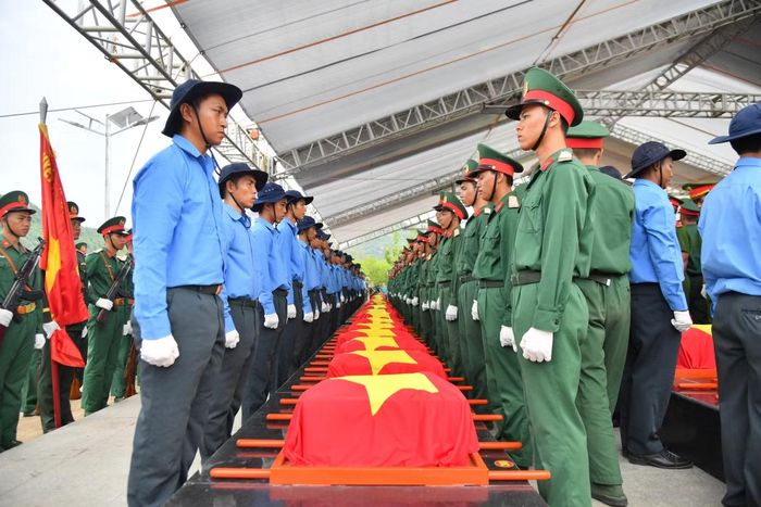 Theo ông Hồ Văn Mừng, lễ viếng, truy điệu và an táng hài cốt liệt sĩ hôm nay mang ý nghĩa chính trị, xã hội và nhân văn sâu sắc; thể hiện trách nhiệm, lòng biết ơn của Đảng bộ, chính quyền, lực lượng vũ trang và nhân dân đối với các thế hệ cha anh đã hy sinh vì Tổ quốc. An Giang sẽ tiếp tục thực hiện tốt công tác "Đền ơn đáp nghĩa", phối hợp chặt chẽ với các cơ quan, đơn vị tiếp tục tìm kiếm, quy tập và xác định danh tính hài cốt liệt sĩ.