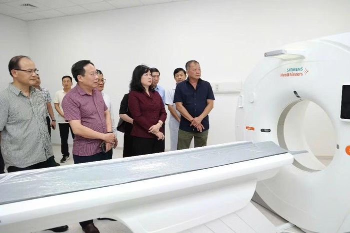 Lãnh đạo Bộ Y tế kiểm tra Bệnh viện trước ngày khai trương.