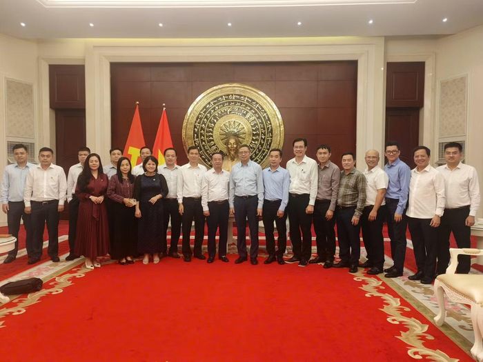 Viếng thăm Đại sứ quán VN tại Trung Quốc